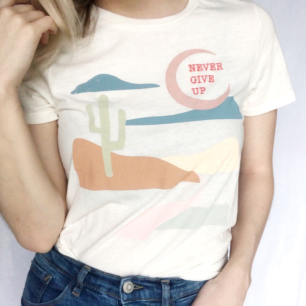Never Give Up NWOT Desert Graphic Tee